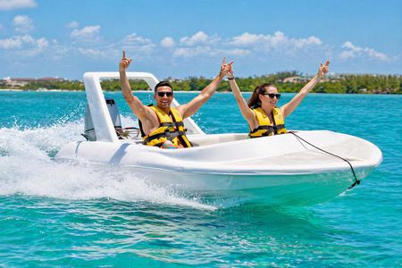 Fast & Fun: Cancun Speedboat Tour with Snorkeling
