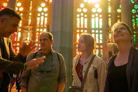 Sagrada Familia Golden Hour & La Pedrera Small Group Tour & Cava