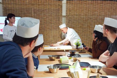 Tokyo Sushi Making Class in Tsukiji with Professional Chef