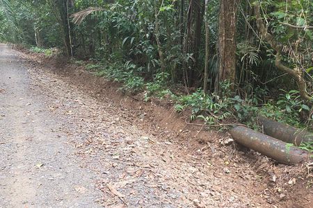 Hiking Pipeline Road