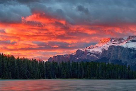Banff: Sunrise Magic, Iconic Lakes & Wildlife Experience