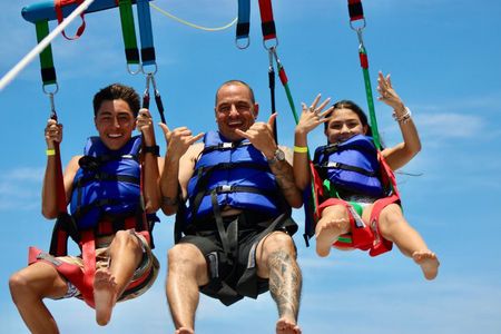 Waikiki Parasailing in Hawaii from Oahu