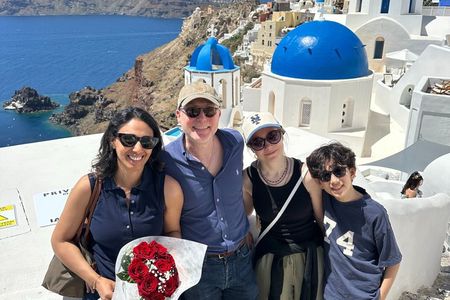 *{6 Hours Luxury Shared Island Tour in Santorini}*