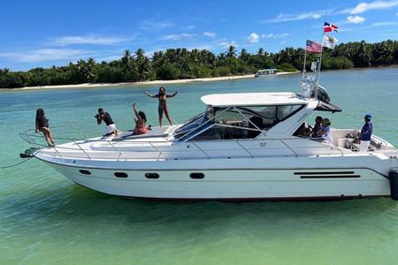 Private Yacht Tour with Open Bar Snorkeling and Natural Pool