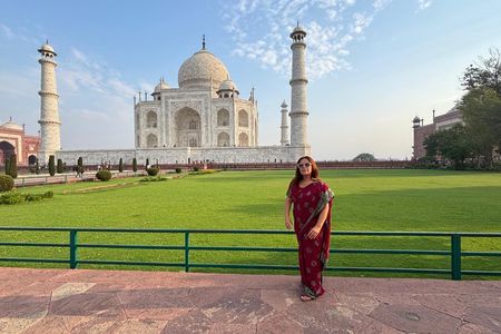 From Jaipur: Taj Mahal & Agra Tour with Transfer to Delhi by Car