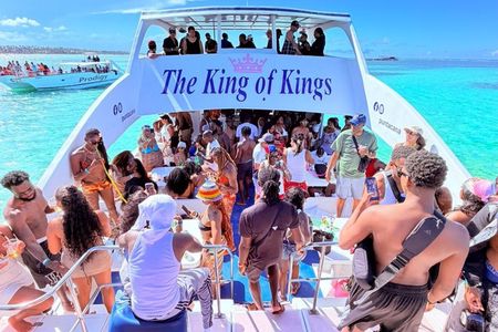 Island Boat Party with drinks