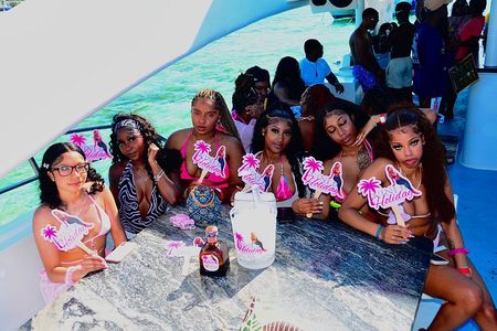 American Hip Pop Party Boat Punta cana open bar live Dj