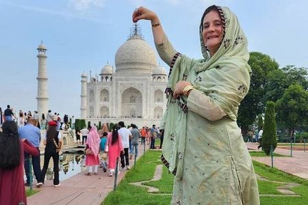 Sunset to Sunrise Agra Overnight Tour with Fatehpur Sikri