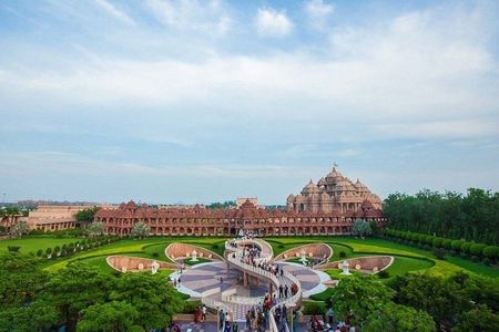 Delhi: Visits to Swaminarayan Akshardham Evening tour Show visits