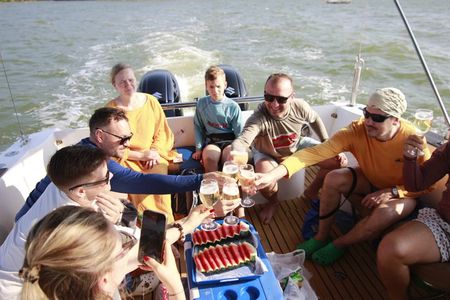 Mirissa : Luxury Speed Boat Evening Sunset Tour with Hotel Pickup