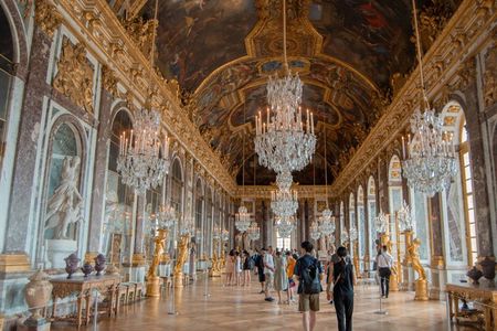 Versailles Palace Guided Tour with Garden Access