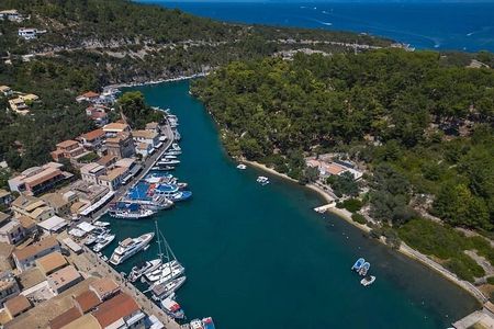 From Lefkimmi: Paxoi & Antipaxoi Luxury Boat Experience