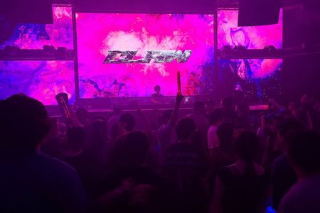 Tokyo Club & Music Bar Crawl: Golden Gai, Rooftop Bar (3 Stops)