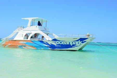 Private Catamaran wonderful Snorqueling slide & entartaiment team