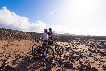 E MTB Tour Volcanic Views and Playa Quemada Coast