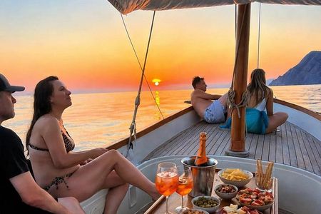 Sunset Boat Tour in Portovenere and Palmaria
