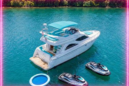50ft Blue Yacht + 2 Jetski Included Miami Yacht Rental | 13 ppl