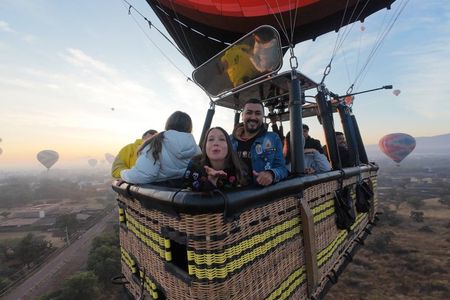 Teotihuacan : Balloon Flight, Breakfast in The Grotto and Transportation
