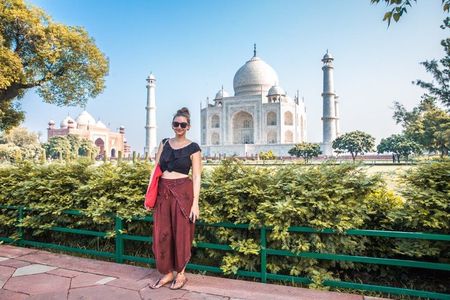 Agra: Taj Mahal Skip-the-Line Guided Tour with Optional Add-ons