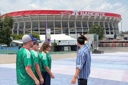 Tour with friends to Azteca Stadium, tacos and drink of the gods