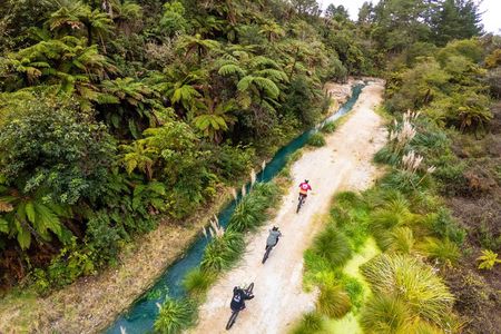 Guided Geothermal E-Bike Tour on the Huka River Trail