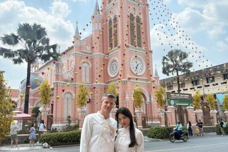 Ho Chi Minh City Ao Dai Try on Photo Experience in Saigon