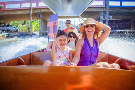 Bangkok: Floating Market & Train Tour with Michelin & Pickup