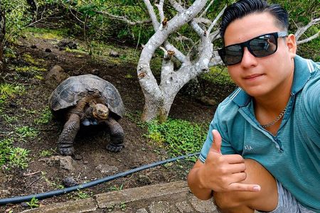 Private tour Galapaguera Cerro Colorado with entrance included