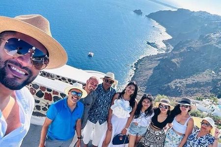 Santorini Private Half Day Highlights Tour with Lunch Option