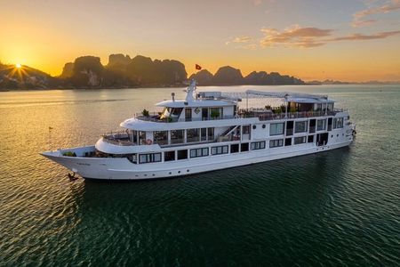 Bai Tu Long Bay 2 Day 1 Night Cruise