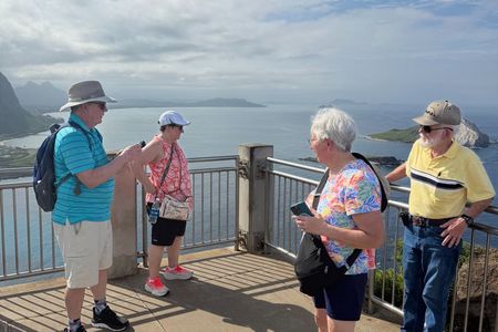 Makapuu Lighthouse Hike Guided Tour with Stops