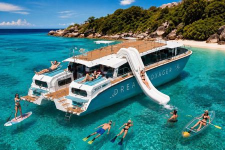 Phuket: Phi Phi, Bamboo & Maiton Speed Catamaran Tour