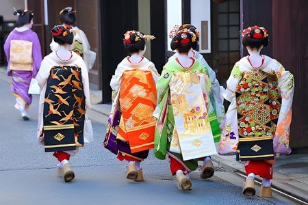 Kyoto 5-Star Geisha Night Walk: Small-Group Authentic Experience