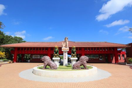 Okinawa South Bus: Shurijo, Okinawa world & more
