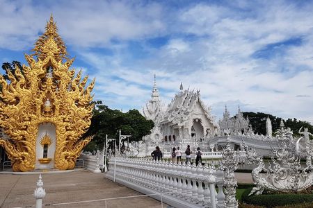 Chiang Rai 7 Highlights: White & Blue Temple + Lunch