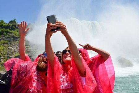 Niagara Falls & Niagara-on-the-Lake Tour from Toronto