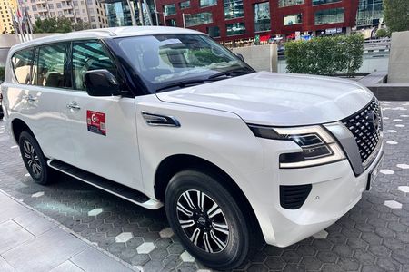 Upgrade Your Journey: Private Luxury Dubai Airport Transfers.