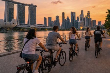 Singapore Sunset Bike Tour with Lau Pa Sat Hawker Dinner