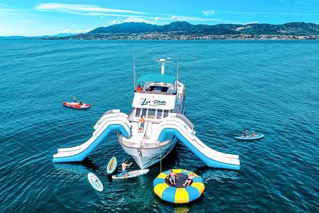 Boat Tour with Slides XXL, Snorkeling, Activities and Lunch.
