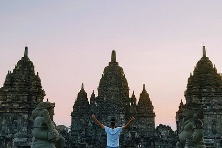 Yogyakarta: Borobudur Merapi Jeep & Pramban Temple One Day Tour