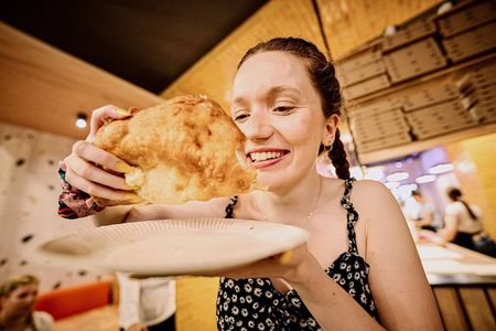 Central Budapest: Small Group Walking Food Tour with Drinks