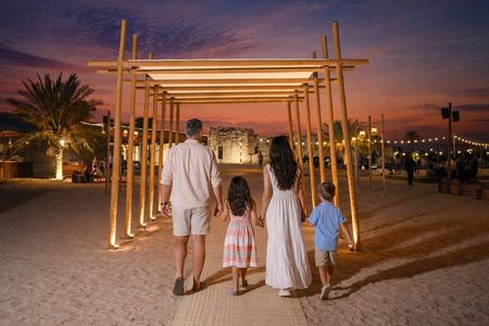 VIP Desert Safari & Dinner Show The Fort Lisaili