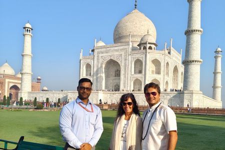 Taj Mahal Sunrise Private Tour by Car from Delhi – All Inclusive