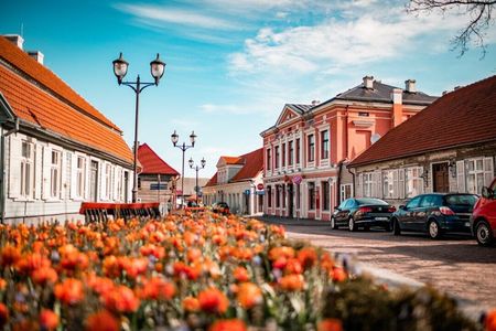 Tallinn to Riga Private Transfer with Sightseeing Stops