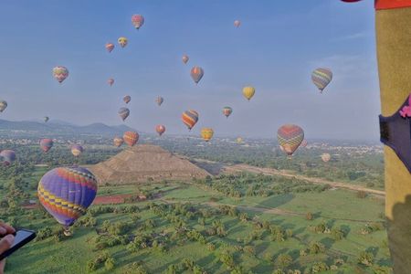 Teotihuacan Hot Air Balloon Flight with Breakfast and Transport