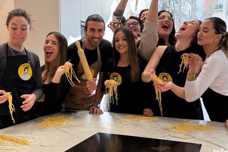 Carbonara Cooking Class in Valencia with an Italian Chef