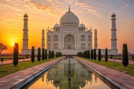 Delhi to Agra Sunrise Taj Mahal Private Day Trip by Car with Food