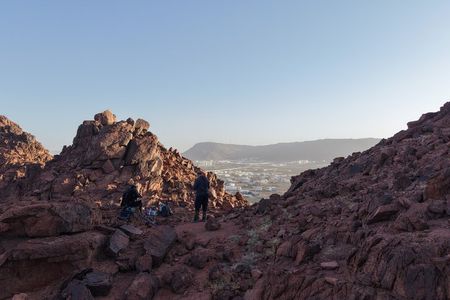 Red Mountain Experience Meditation and Guided Hike in Madinah