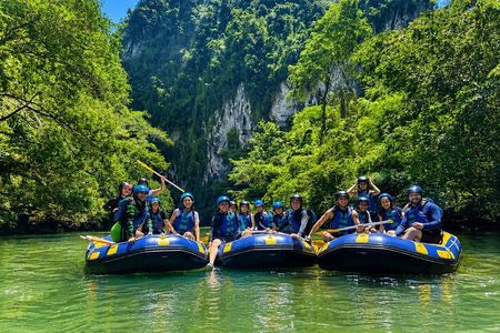 Rafting, Hiking and Caving at Rio Claro's Turquoise Waters!