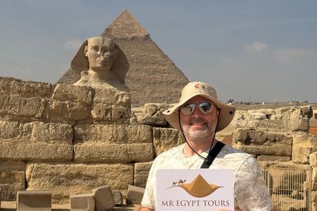 Private Giza Pyramids, Saqqara & Memphis Tour with Egyptologist